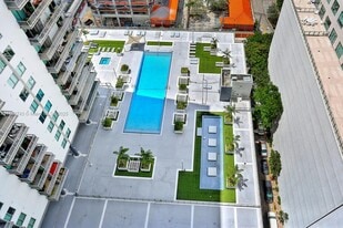 690 SW 1st Ct, Unit 1434 in Miami, FL - Building Photo