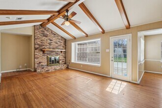 10015 Warwana Rd in Houston, TX - Building Photo - Building Photo