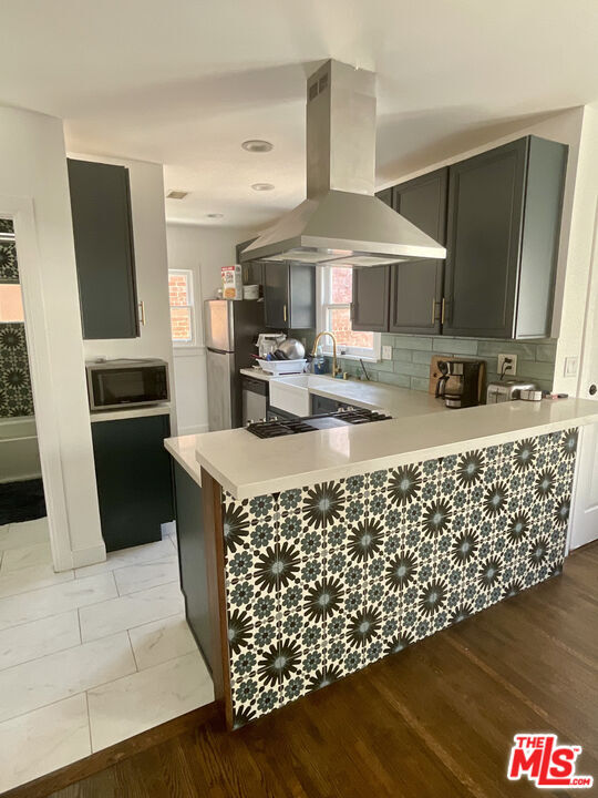 534 W 10th St in Long Beach, CA - Building Photo - Building Photo