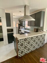 534 W 10th St in Long Beach, CA - Building Photo - Building Photo