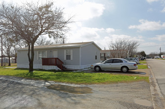 Hampton Acres in Desoto, TX - Building Photo - Building Photo