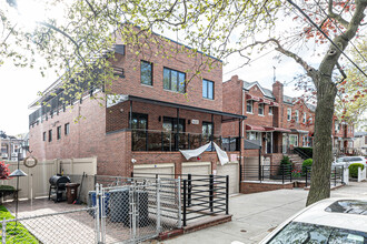 1433 E 52nd St in Brooklyn, NY - Foto de edificio - Building Photo