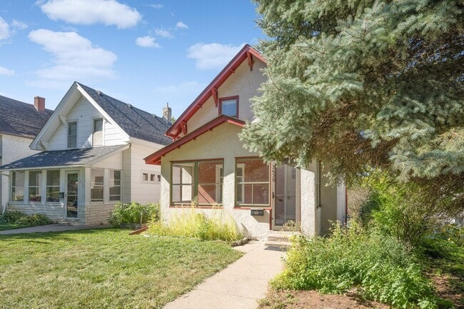 2628 Ulysses St NE in Minneapolis, MN - Foto de edificio - Building Photo