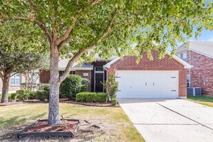 2031 Brook Meadow Dr in Forney, TX - Building Photo