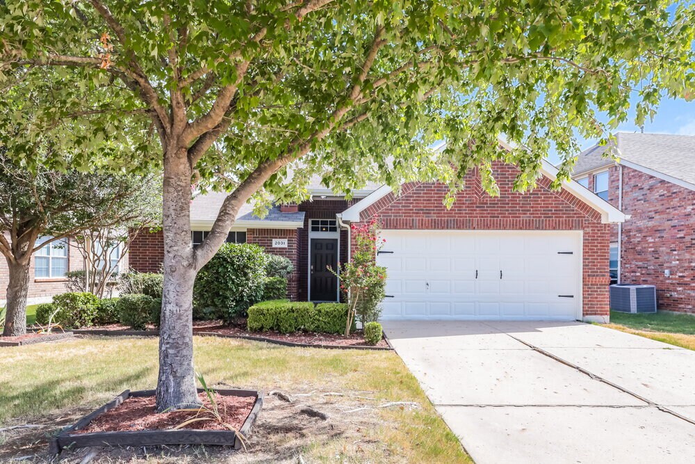 2031 Brook Meadow Dr in Forney, TX - Building Photo