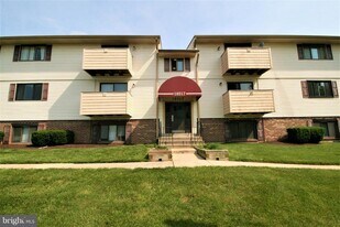 19517 Gunners Branch Rd, Unit 424 in Germantown, MD - Building Photo