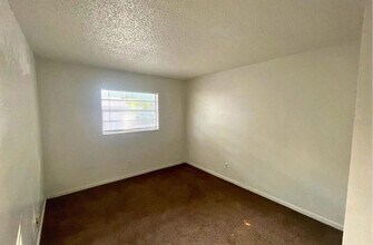 221 Northwest Jefferson Cir N-Unit -18 in St. Petersburg, FL - Building Photo - Building Photo