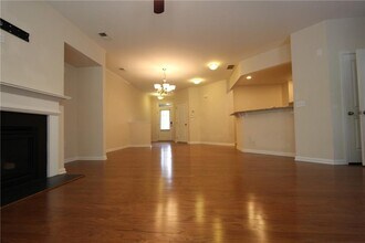 2132 Greencrest Cir in Alpharetta, GA - Foto de edificio - Building Photo
