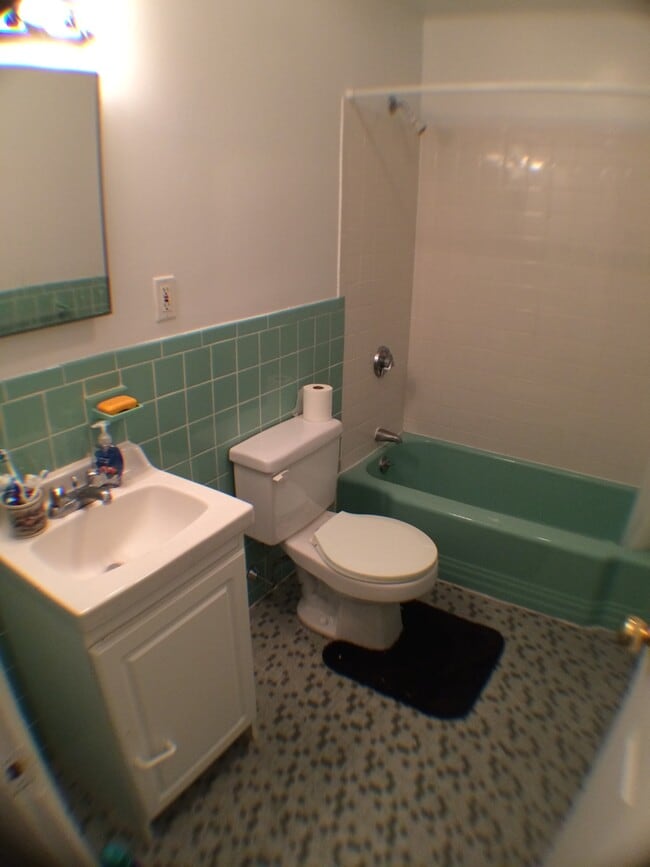 19 Fairbanks St, Unit 33 in Brookline, MA - Foto de edificio - Building Photo