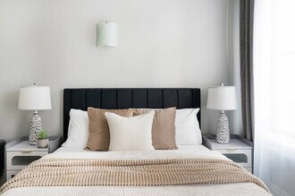 240 W 73rd St in New York, NY - Foto de edificio - Building Photo