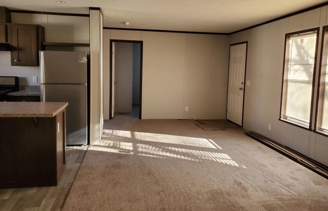 6619 N Hampshire Dr in Holly, MI - Foto de edificio - Building Photo