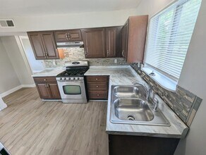 1027 Farmview Dr in St. Louis, MO - Building Photo - Building Photo