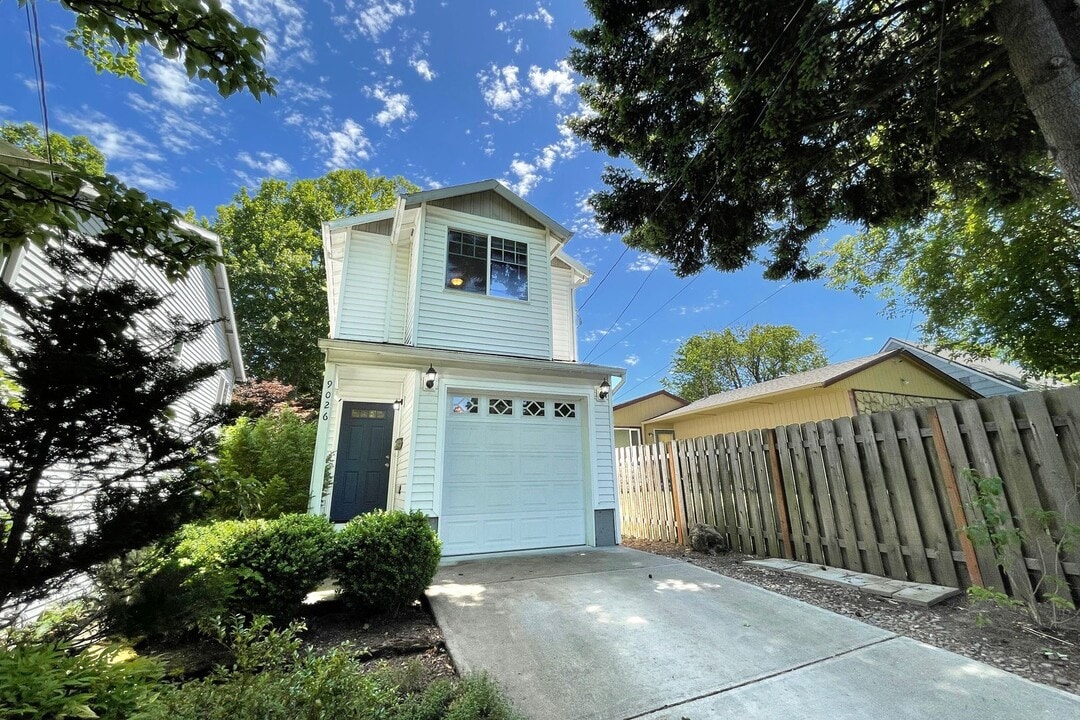 9026 N Bayard Ave in Portland, OR - Building Photo