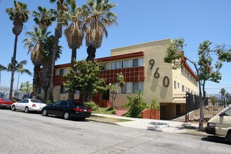 960 S Manhattan Pl in Los Angeles, CA - Foto de edificio - Building Photo