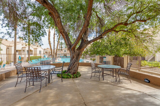 Palm Villas at Whitney Ranch in Henderson, NV - Foto de edificio - Building Photo