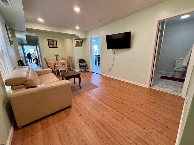 8 N Newport Ave in Ventnor City, NJ - Building Photo - Building Photo