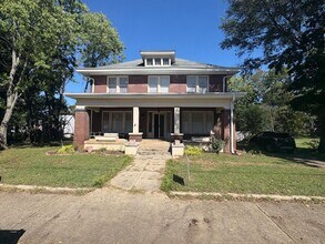 305 E Lytle St in Murfreesboro, TN - Building Photo - Building Photo