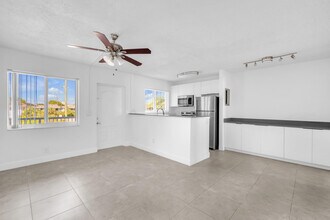 450 W Camino Real in Boca Raton, FL - Building Photo - Building Photo