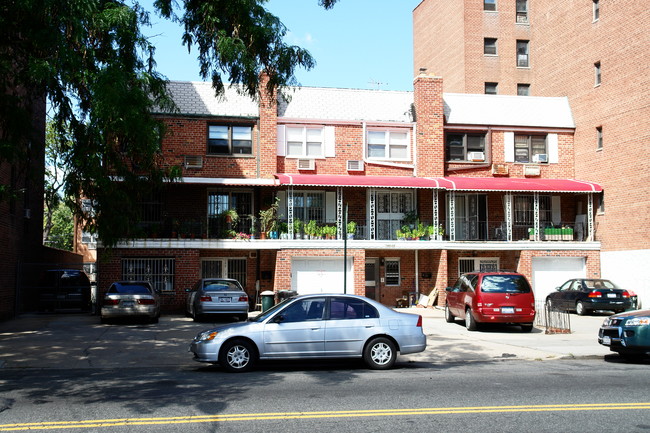 14715-14719 Sanford Ave in Flushing, NY - Foto de edificio - Building Photo