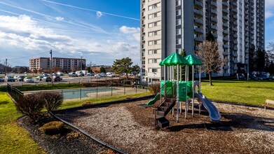 Westbury Apartments in North Olmsted, OH - Building Photo - Building Photo