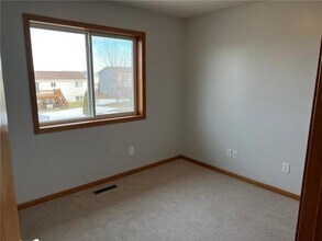 5364 56th Ave NW in Rochester, MN - Foto de edificio - Building Photo