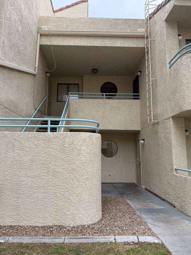 930 N Sloan, in Las Vegas, NV - Building Photo - Building Photo