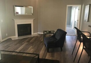 102 Adams Ct in Brunswick, GA - Foto de edificio - Building Photo