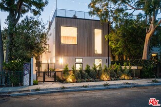 611 Broadway St in Los Angeles, CA - Building Photo - Building Photo