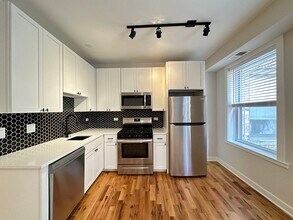 659 W Wrightwood Ave in Chicago, IL - Foto de edificio - Building Photo