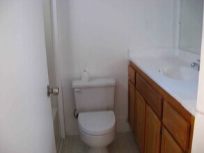 48 Dudley Ave in Venice, CA - Building Photo - Building Photo
