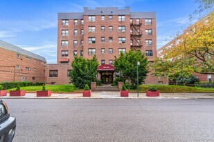 165-20 Highland Ave in Queens, NY - Building Photo
