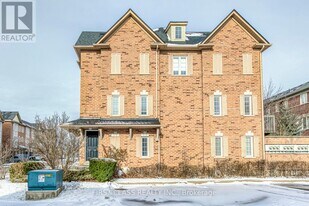 1128 Dundas St W in Mississauga, ON - Building Photo