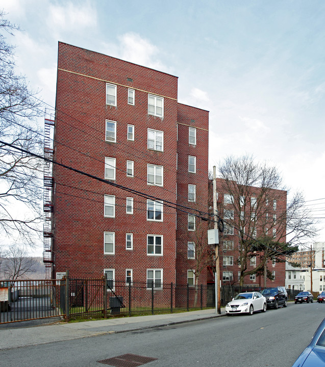 Highland Terrace in Yonkers, NY - Building Photo