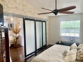 2861 N Oakland Forest Dr, Unit 304 in Oakland Park, FL - Building Photo - Building Photo
