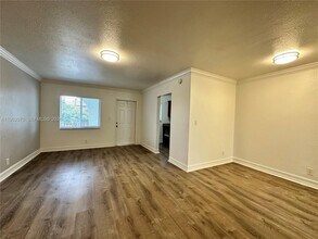 1400 NE 56th St in Fort Lauderdale, FL - Foto de edificio - Building Photo