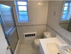 15470 20th Rd, Unit 2nd Floor in Whitestone, NY - Building Photo - Building Photo