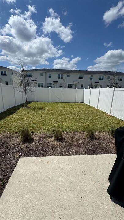 320 Nine Iron Dr in Davenport, FL - Building Photo