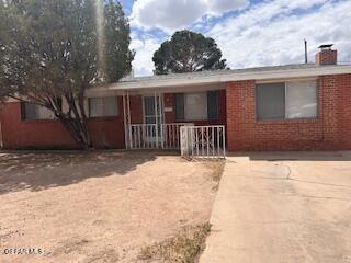 471 Pinewood St in El Paso, TX - Building Photo