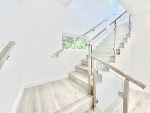 2041 Linnington Ave, Unit 2041 in Los Angeles, CA - Foto de edificio - Building Photo