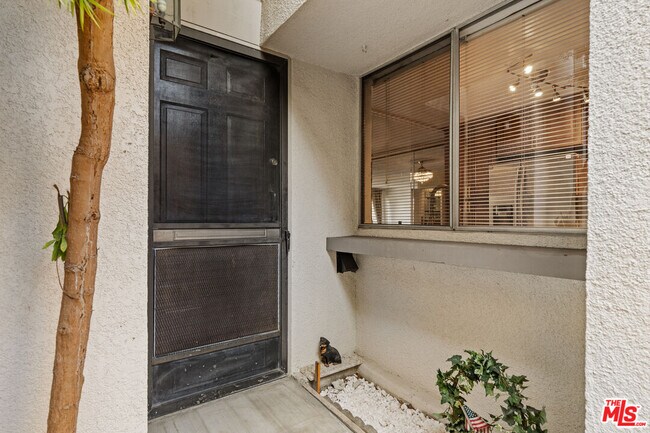 5300 Fairview Blvd in Los Angeles, CA - Building Photo - Building Photo