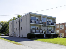15 Queen St in Barrie, ON - Building Photo
