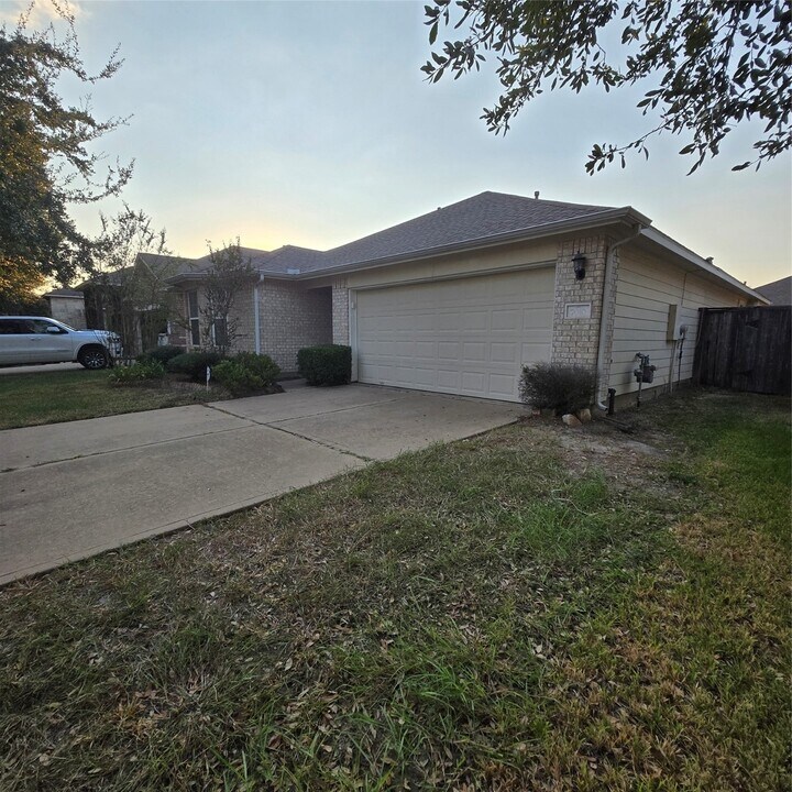 7010 Windy Run Ct in Spring, TX - Building Photo