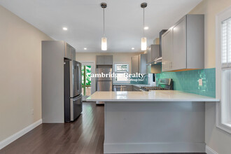 161 4th St, Unit 1 in Medford, MA - Building Photo - Building Photo