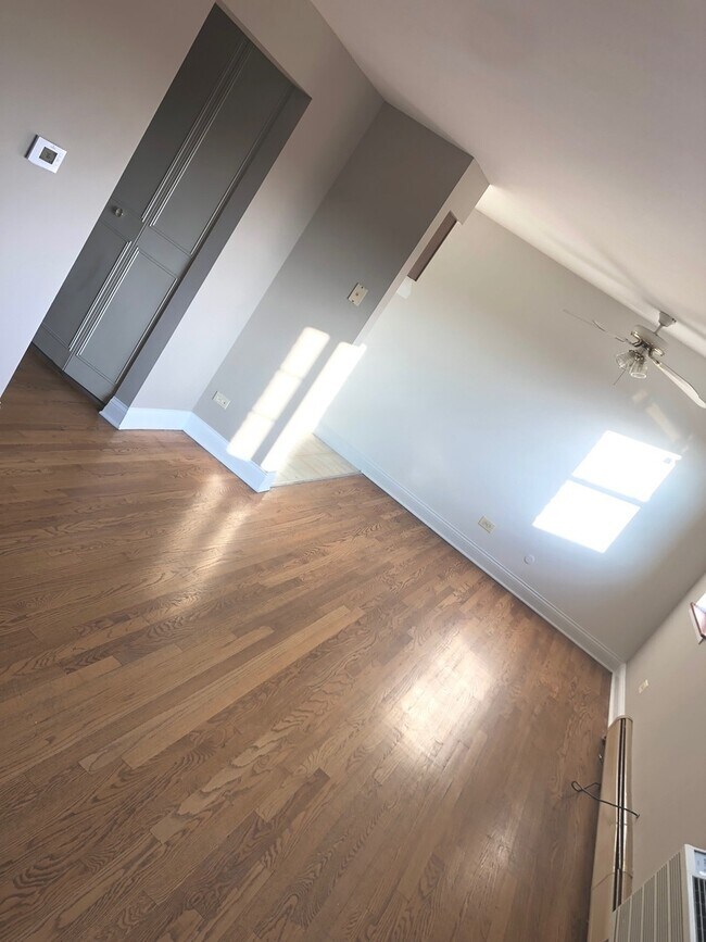 6300 W Irving Park Rd-Unit -308 in Chicago, IL - Building Photo - Building Photo