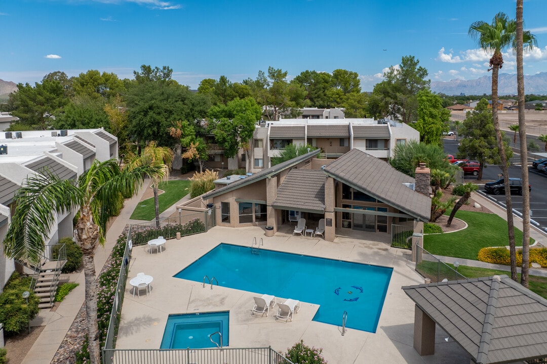 The Woods Apartments at Midvale Park in Tucson, AZ - Foto de edificio