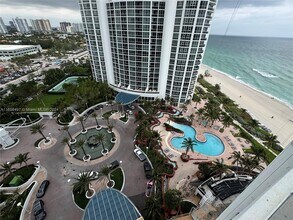 18101 Collins Ave, Unit 1606 in Sunny Isles Beach, FL - Foto de edificio - Building Photo