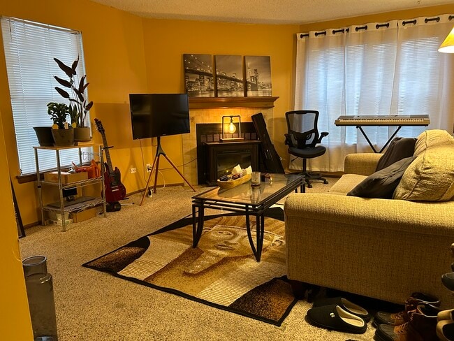 8153 Holmes Rd, Unit 201 in Kansas City, MO - Building Photo - Building Photo