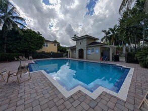701 Prospect Rd in Oakland Park, FL - Building Photo - Building Photo
