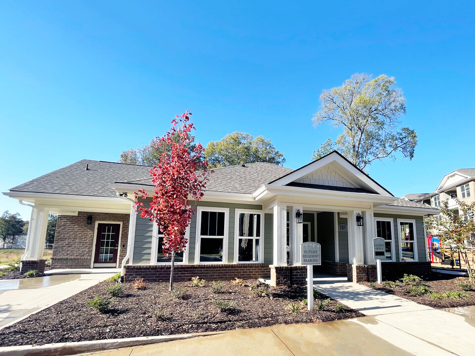 Forest Glen in Clinton, SC - Foto de edificio