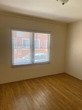 1825 E Broadway in Long Beach, CA - Building Photo - Building Photo